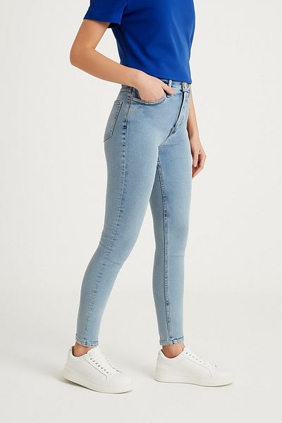 DELDNM Chara Women's Ice Blue Super Skinny Fit Stretchy Lycra Denim Jean Skinny Leg Jeans