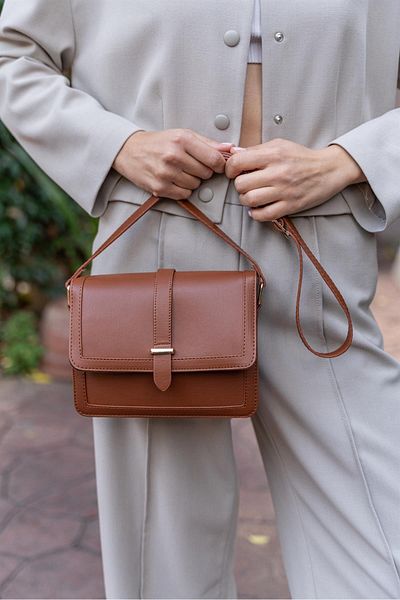 cosybag. حقيبة يد وكتف نسائية بتصميم بيري موديل كروس أنيقة وعملية للاستخدام اليومي TABA