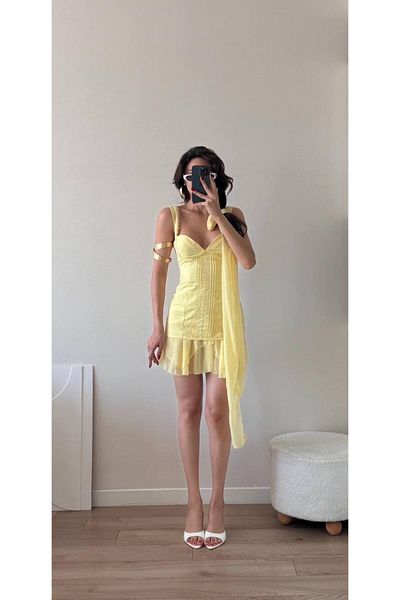 LOCH BUTİK Rochie mini din șifon galben cu eșarfă cu nervuri
