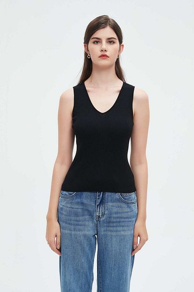 Nichii Women's Sleeveless V-Neck Blouse
