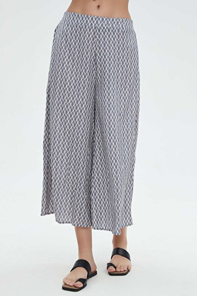 Nichii Women's Wide 3/4 Dot Print Pants