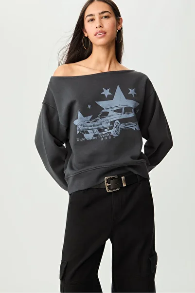 Stradivarius Printed boat neck sweatshirt