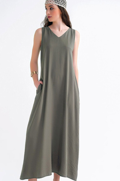 MissThetis V Yaka Kolsuz Rahat Kalıp Astarsız Cepli Şık ve Cool Uzun Keten Karışımlı Elbise