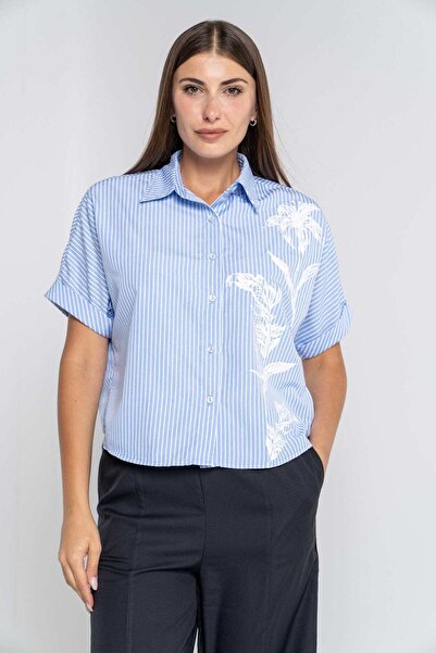 mica قميص مخطط بأكمام قصيرة مع نقشة