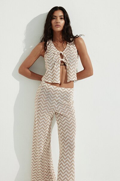 H&M Önü Bağcıklı Jakarlı Triko Yelek