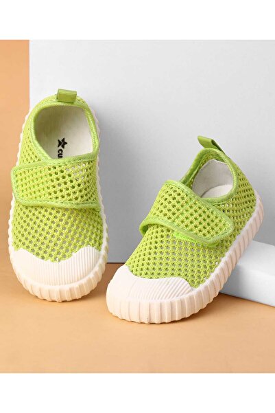 Cute Walk by Babyhug حذاء كاجوال بتصميم Cute Walk من Babyhug مزود بشريط فيلكر...