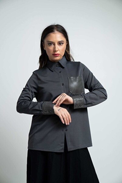 mica قميص نسائي بأكمام طويلة مع جيب جلدي على الصدر