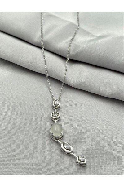 Butik قلادة بيضاوية الشكل على شكل حرف Y