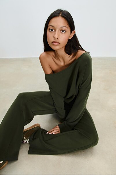 Stradivarius Yumuşak, açık omuzlu sweatshirt