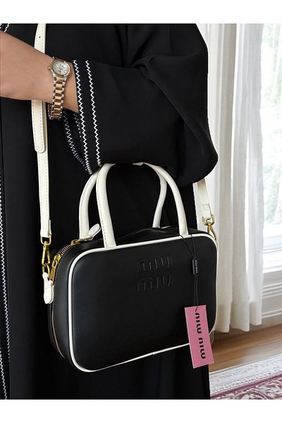 GENERAL High quality shoulder bag with accessories