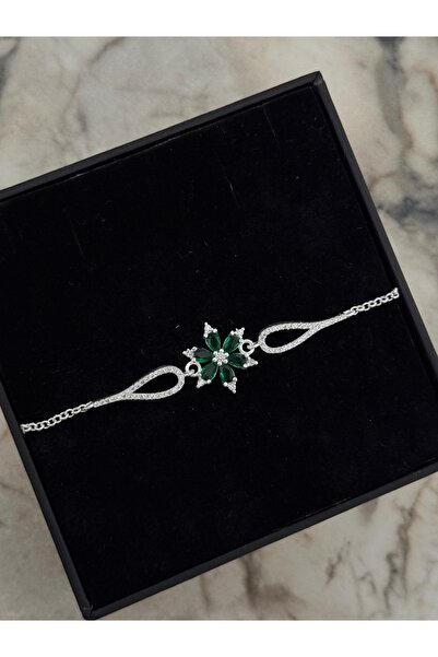 carrot silver 925 Ayar Gümüş Zümrüt Yeşili Kamelya Çiçeği Motifli 925 Ayar Gü...