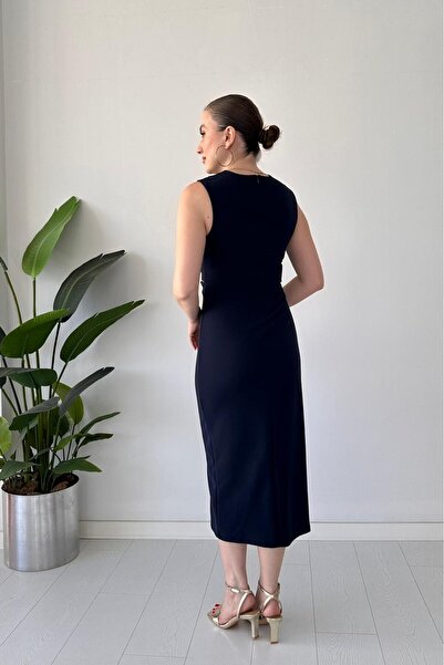 MaziButik Low-Cut Crepe Dress Navy Blue