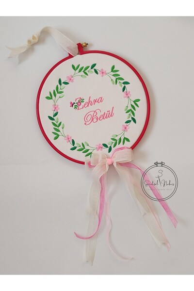 Sanatsal Nakış Nakışlı Kasnak Tablo - KİŞİYE ÖZEL KAPI SÜSÜ -24 cm-