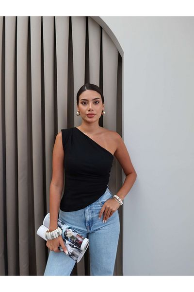 ESRAHELVACI بلوزة غير متماثلة بكتف واحد