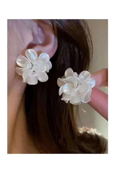Inovius - White Flower Earrings