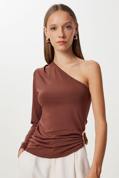 Happiness İstanbul Women's Brown One Shoulder Sandy Blouse with Gold Accessories Zv00342