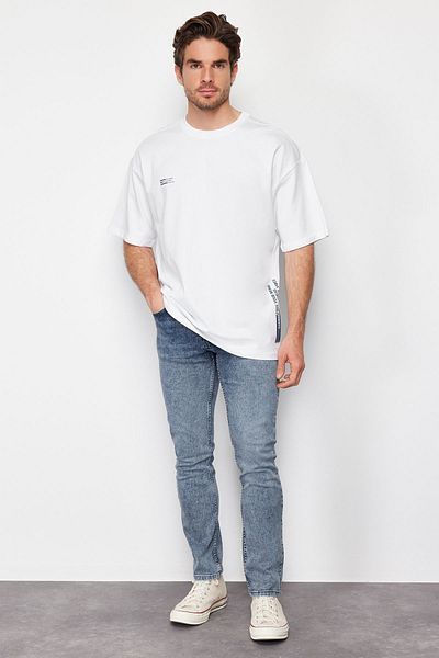Trendyol Collection Біла футболка з принтом з 100% бавовни в стилі оверсайз TMNSS24TS00075