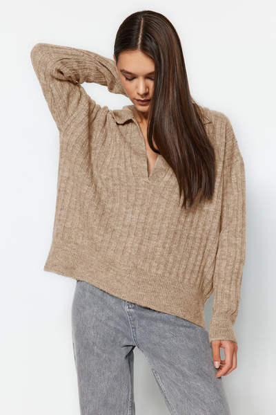 Trendyol Collection Nerzfarbener, weicher, strukturierter Pullover mit Polokragen TWOAW24KZ00678