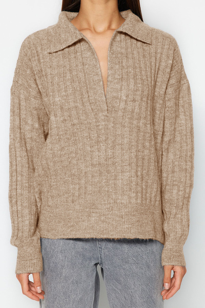 Trendyol Collection Nerzfarbener, weicher, strukturierter Pullover mit Polokragen TWOAW24KZ00678