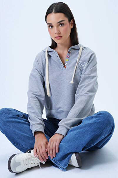 Trend Alaçatı Stili Women's Gray Hooded Teddy Bear Embroidered Colorful Buttoned Cotton Sweatshirt Alc-X14294
