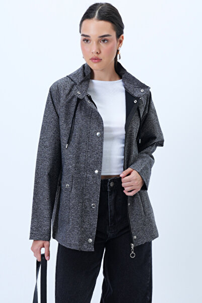 Trend Alaçatı Stili Dámská černá bunda na zip se zapínáním na kapucí s dvojitou kapsou ALC-X14308