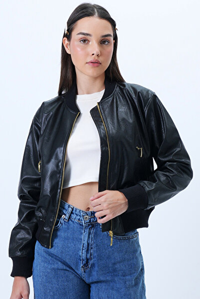 Trend Alaçatı Stili Dámská černá bunda s dvojitou kapsou a podšívkou z umělé kůže ALC-X14311