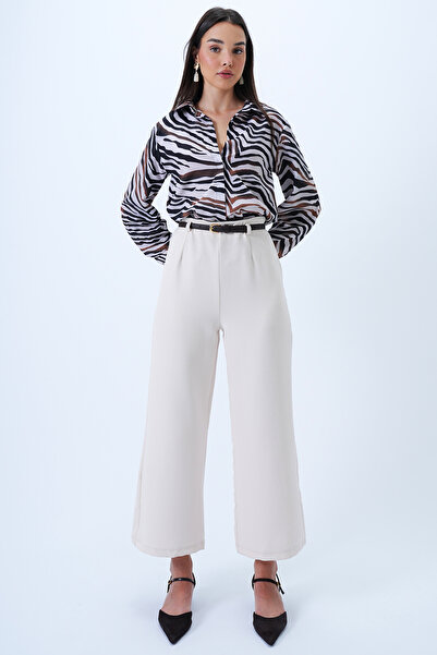 Trend Alaçatı Stili Cremefarbene, detaillierte, gewebte Damenhose mit verstecktem Reißverschluss und Gürtel ALC-X14323