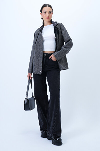 Trend Alaçatı Stili Dámská černá bunda na zip se zapínáním na kapucí s dvojitou kapsou ALC-X14308