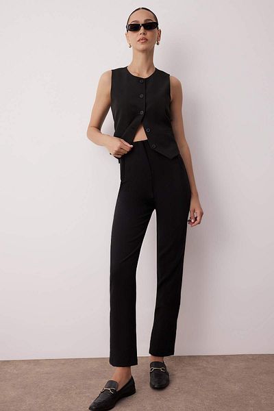 Trendyol Collection Чорні штани з тканого полотна з високою талією і заниженою щиколоткою TWOSS20PL0515 з сигаретною формою TWOSS20PL0515