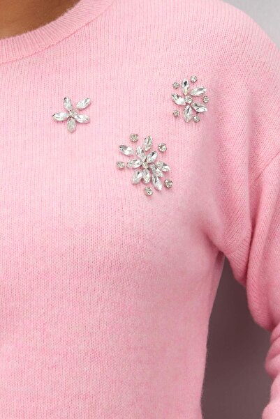 Trendyol Curve Πλεκτό πουλόβερ με λεπτομέρεια από ροζ πέτρα TBBAW26AN00009
