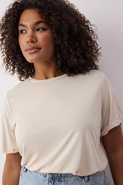 Trendyol Curve Μπλουζάκι μπλουζάκι με μπεζ λαιμόκοψη Modal Flowy Άνετο μεγάλο μέγεθος TBBSS25BF00054