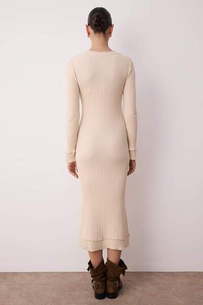 Trendyol Collection Púder Mercerized Look prémium fonal/egyedi fonal Maxi bordás állógalléros kötöttáru ruha TWOAW26EL00001