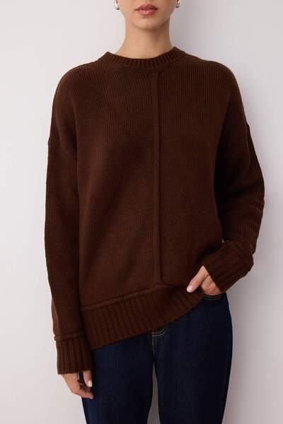 Trendyol Collection Кафяв пуловер с мека текстура и широк шарен шев TWOAW26KZ00075