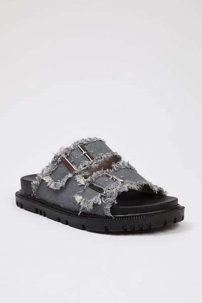 TRENDYOL SHOES Дамски чехли от сиви дънки с катарама и пискюли с двойна презрамка TAKSS25TE00038