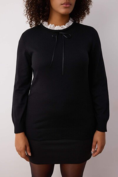 Trendyol Curve Schwarzer Kragen, Spitze und Band/Bowknot-Detail, schmaler Strickpullover TBBAW26AN00019