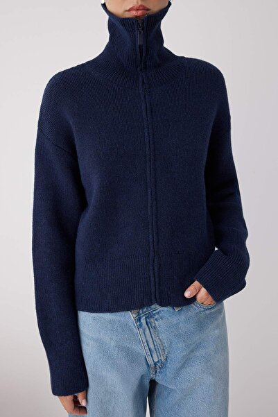 Trendyol Collection Šatní skříň Essentials Navy Blue Soft Textured Wide Fit Cardigan s zipem | TWOAW26HI00092