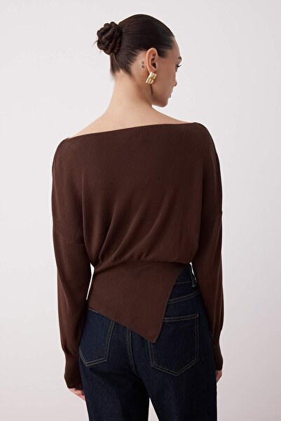 Trendyol Collection Καφέ Mercerized Look Boat Neck Πλεκτό Πλεκτό Πουλόβερ με λεπτομέρεια σχισμής TWOAW26KZ00086