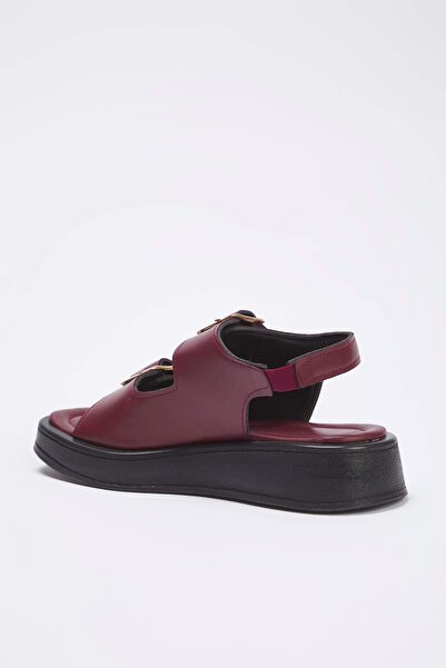 TRENDYOL SHOES Sandale de damă cu talpă groasă cu cataramă dublă burgundy TAKAW25SD00000