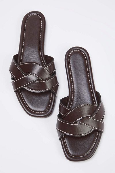 TRENDYOL SHOES Γυναικείες παντόφλες με λεπτομέρεια σε σκούρο καφέ αντίθεση TAKSS25TE00069