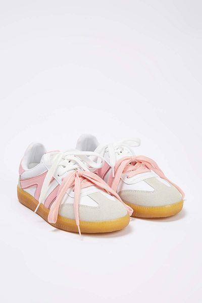 TRENDYOL SHOES Mehrfarbige Retro-Sportschuhe für Damen mit zwei Schnürsenkeln und doppeltem Verwendungszweck 
 TAKAW26SN00017 aus Englisch ins Deutsche.
