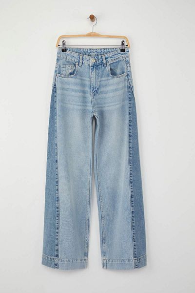 Trendyol Collection Blugi albaștri cu talie înaltă, cu blocuri de culoare, cu picioare largi TWOAW26JE00099