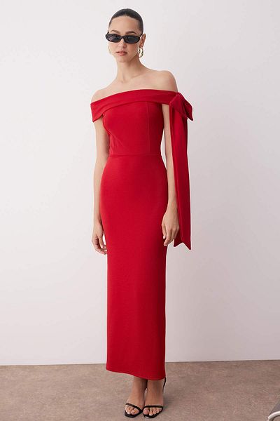 Trendyol Collection Rochie de seară elegantă tricotată roșie, cu umăr, cu detaliu de fundă, rochie de absolvire de seară TPRSS25EL00293