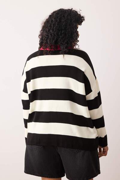 Trendyol Curve Růžový svetr s límečkem a proužky TBBAW23AN00045