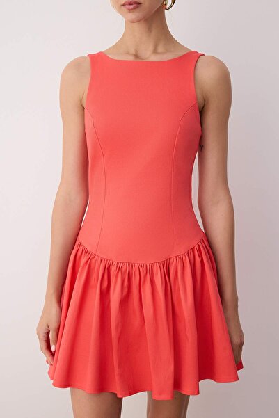 Trendyol Collection Narçişi gewebtes kurzes/Mini-Kleid mit Taillenausschnitt TWOSS25EL00865