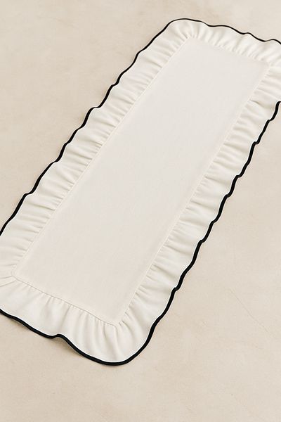 Mirilliahome Runner de in cu volane |   Runner cu volane naturale - Design elegant pentru decorarea veselii