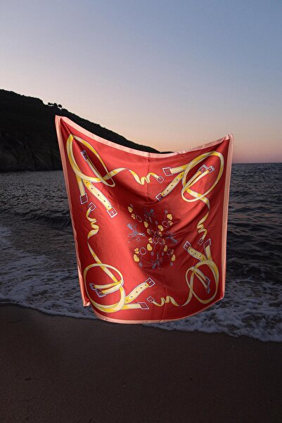 Materia حقيبة منقوشة بحزام أحمر