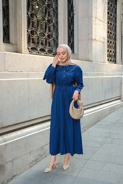LOCCO Γυναικείο φόρεμα με δαντέλα με λαιμόκοψη