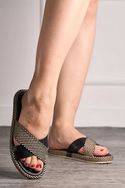 İmerShoes Дамски ежедневни черни сламени чехли с кръстосана лента и мека зашита подметка, леки летни удобни 065