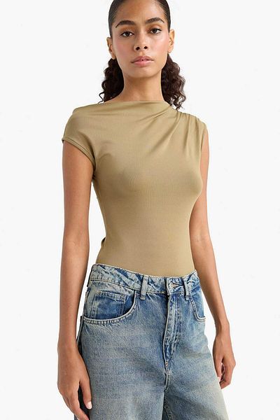 DeFacto Slim Fit Slim Fit Asymmetrical Blouse F7297Ax25Au