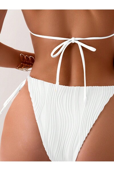 poswicon Λευκό γυναικείο σετ μπικίνι με λεπτομέρεια στο κάτω μέρος